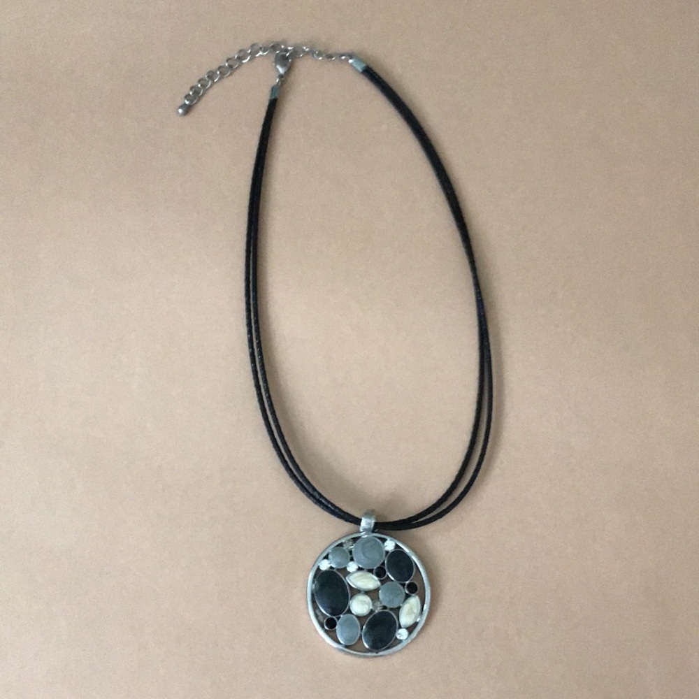 🌻3/$15🌻Elegant Black and Silver Medallion Necklace with Black Double Cord